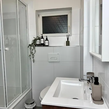 Liya Apartment *